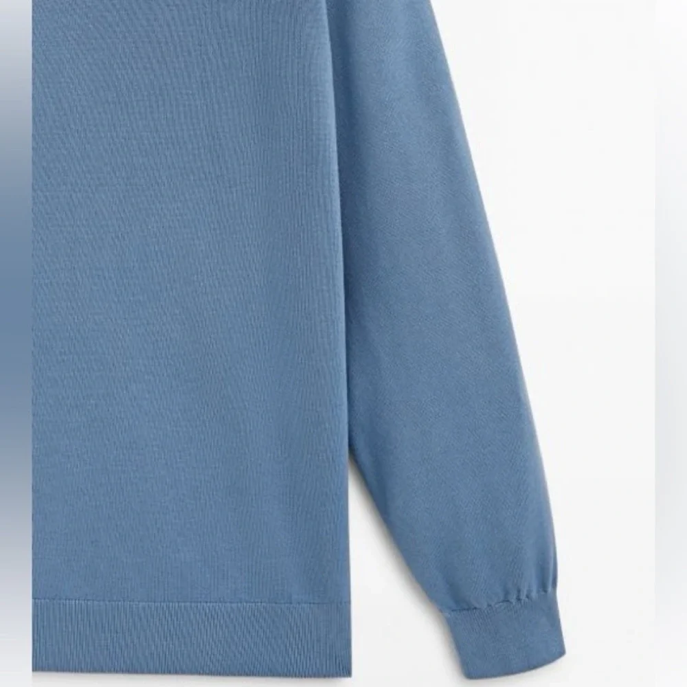 NWT. Massimo Dutti Man Blue Cotton V-Neck Sweater. Size XL.